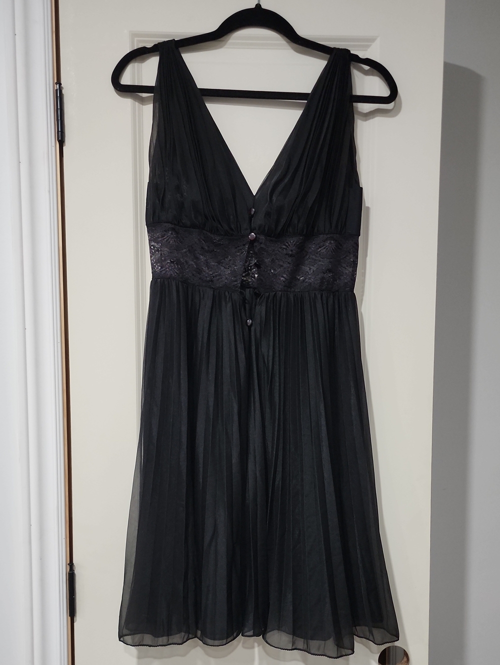 🍪Black V-Neck Mini Slip Dress Like New